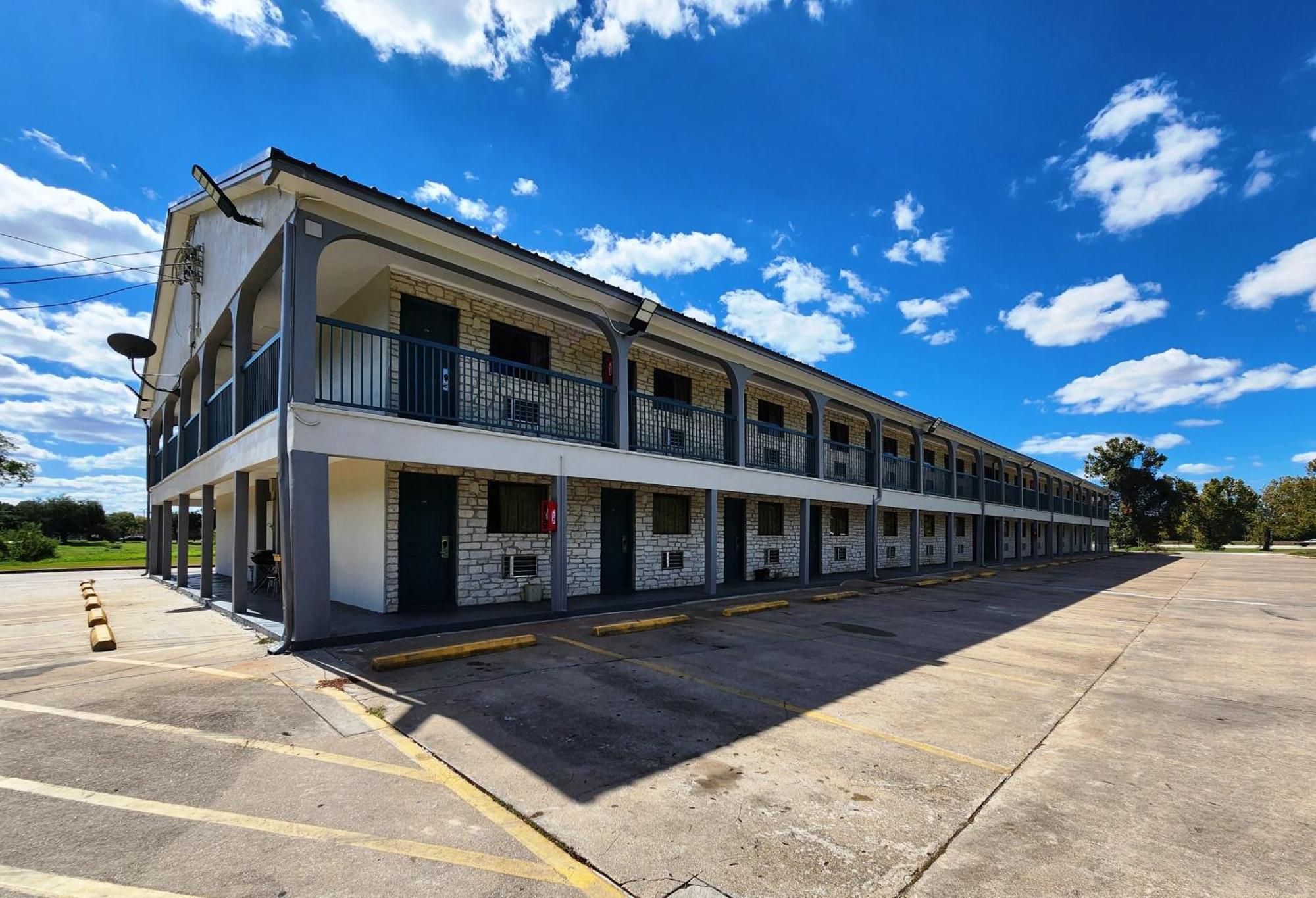 Scottish Inn & Suites Wharton Экстерьер фото