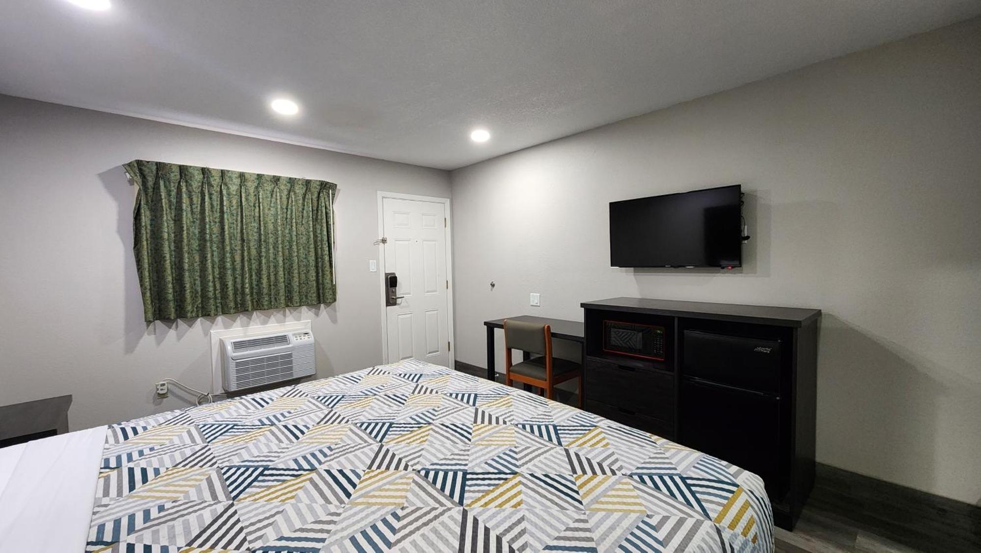Scottish Inn & Suites Wharton Экстерьер фото