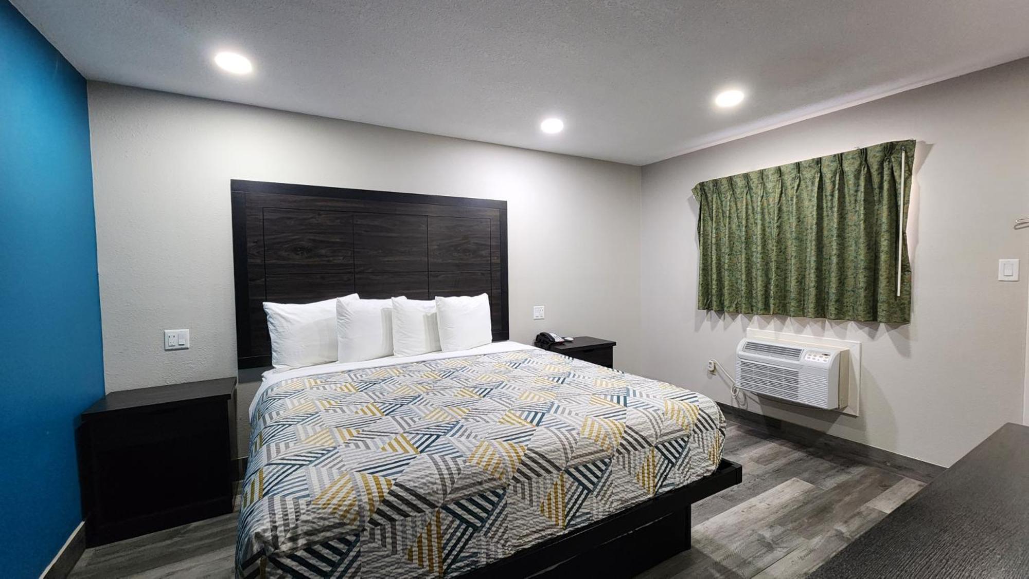 Scottish Inn & Suites Wharton Экстерьер фото