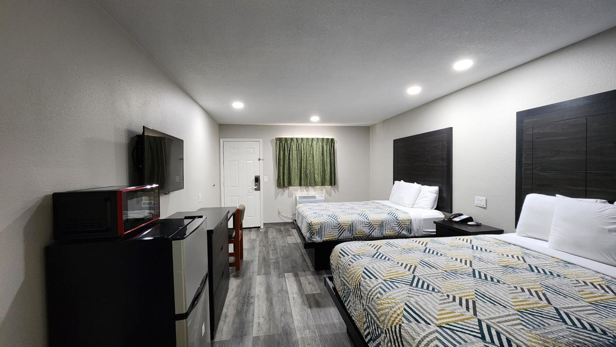 Scottish Inn & Suites Wharton Экстерьер фото