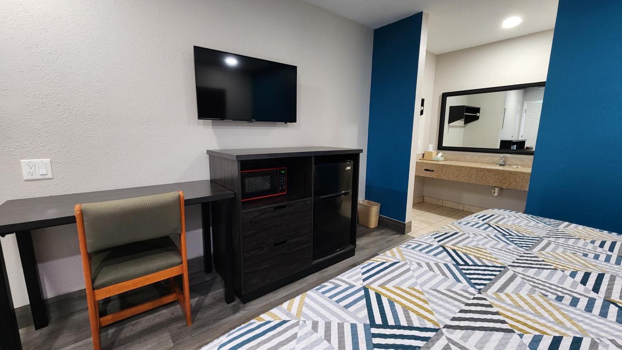 Scottish Inn & Suites Wharton Экстерьер фото
