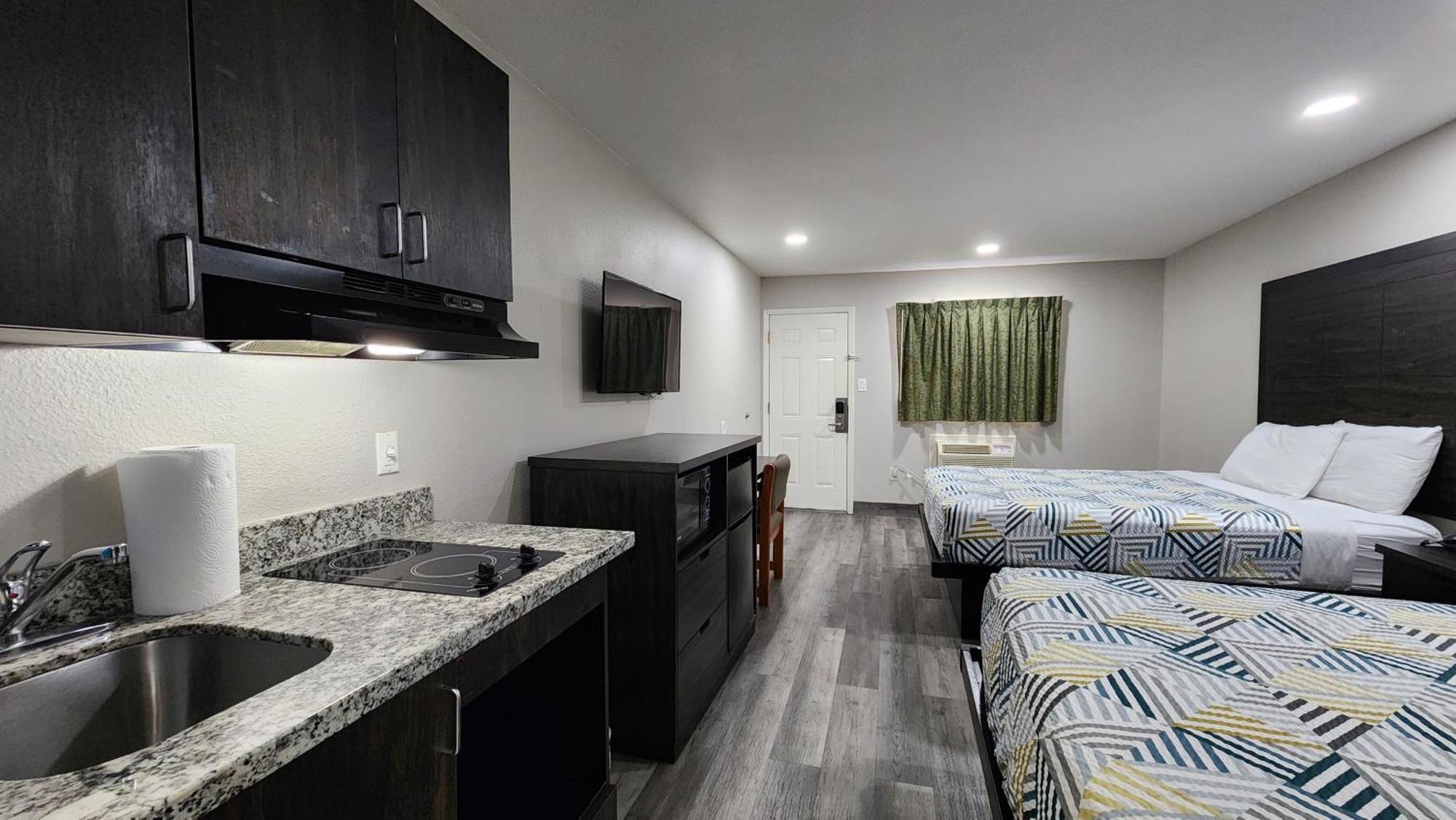 Scottish Inn & Suites Wharton Экстерьер фото
