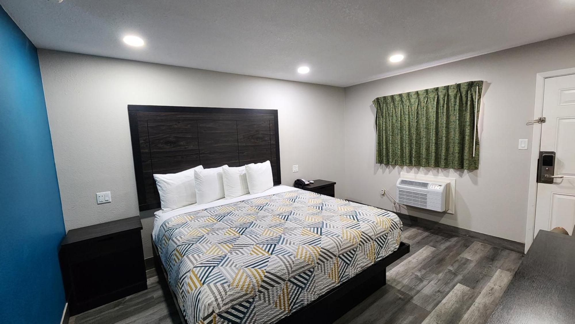Scottish Inn & Suites Wharton Экстерьер фото